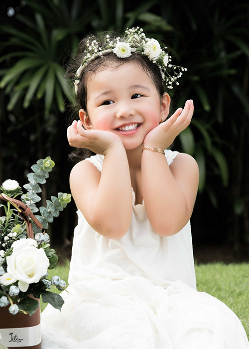 Bé Na - con gái của Jennifer Phạm và doanh nhân Đức Hải cũng đang ở Mỹ. Hiện tại, cô nhóc đã được hơn 3 tuổi.