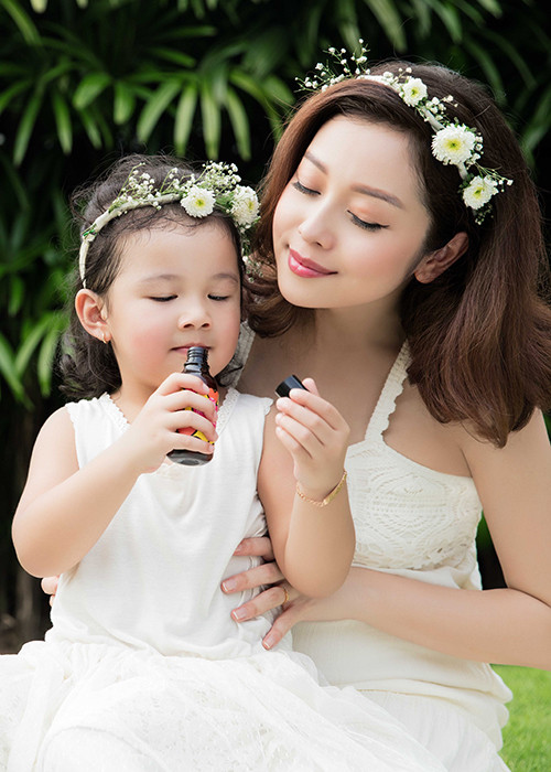 Jennifer Phạm đang mang bầu một bé trai. Dù đang ở những tháng cuối thai kỳ, cô vẫn đẹp mặn mà.