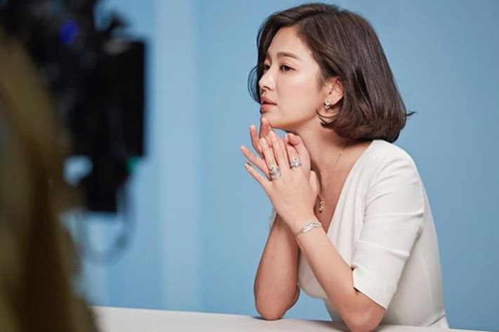 Theo báo chí Hàn Quốc, bà xã của Song Joong Ki đang cân nhắc về vai nữ chính trong bộ phim truyền hình Hyena.