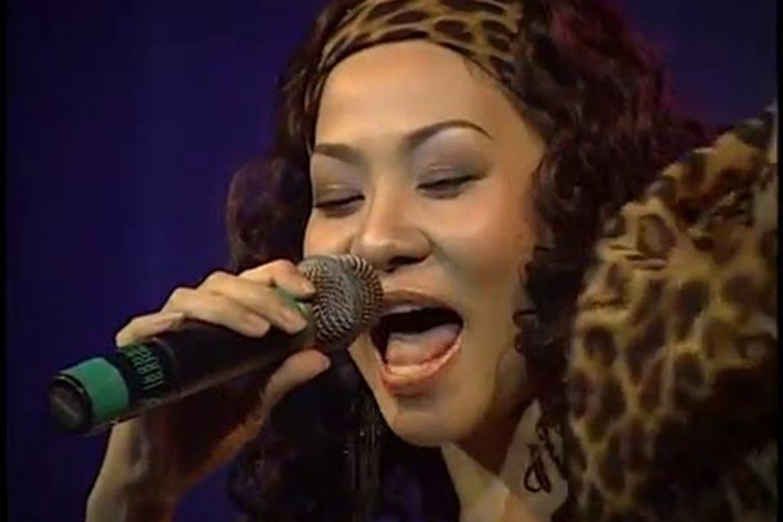 “Thiên đàng" của Thu Minh mang lại làn gió mới, đặc biệt, 2 ca khúc trong album “Chuông gió” và “Bóng mây qua thềm” trở thành bản hit của cô. Ảnh: Youtube