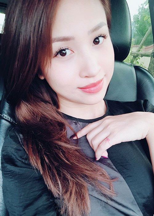 Vân Hugo lên đường ghi hình chương trình “Vì bạn xứng đáng”.
