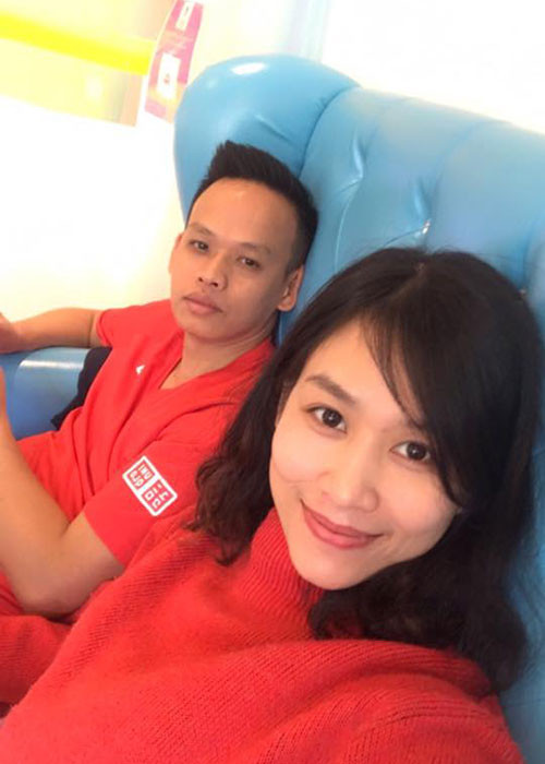 Ông xã của Hà Hương không bắt vợ phải bỏ nghề nhưng cô vẫn chọn gia đình bởi chính cô cảm thấy có lỗi với con và gia đình sau những lần đi diễn xa nhà.