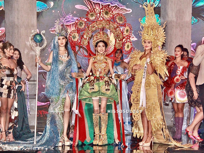 Trang phục môi trường của Thanh Hà mang tên “Hồn nước”, tạo tác 12 con rối từ nghệ thuật múa rối nước độc đáo của Việt Nam. Ảnh: Missosology