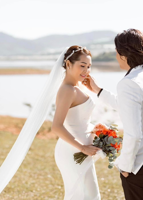 Loạt ảnh Minh Thư mặc váy cô dâu nhận được sự chú ý của nhiều khán giả.