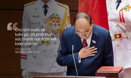 Là nhân sự duy nhất được đề cử, ông Nguyễn Xuân Phúc tiếp tục nhận được sự tín nhiệm cao của các đại biểu để giữ cương vị Chủ tịch nước nhiệm kỳ 2021-2026. Phát biểu nhậm chức, ông cam kết trong bất kỳ hoàn cảnh nào cũng luôn giữ và phát huy sức mạnh của khối đại đoàn kết toàn dân tộc, cùng với các giá trị lịch sử, bản sắc văn hóa và truyền thống thiêng liêng của dân tộc, vì sự phát triển lớn mạnh, toàn diện và bền vững của đất nước.