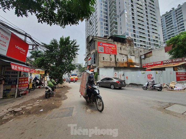 Hiện nay, hạ tầng ngầm đã được đi vòng qua 3 căn nhà nói trên. Hà Nội lại sắp có tuyến đường mới với những "lô cốt" xấu xí.