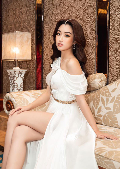 Mỹ Linh từng có thời gian mặc kín như bưng trong khi nhiều mỹ nhân Việt đều đua nhau mặc kiệm vải.