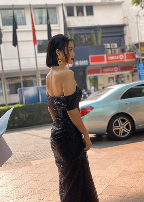 Hậu ly hôn, nữ diễn viên khoe nhan sắc trẻ trung, gợi cảm.