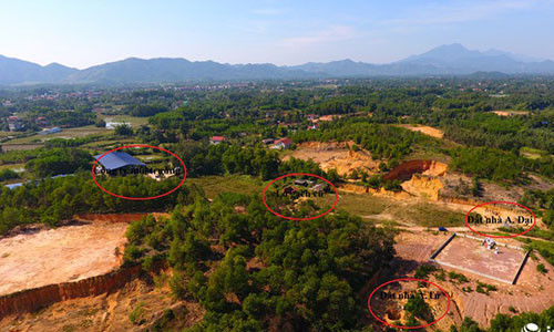 Có mặt tại thôn Lai Sơn, PV Infonet ghi nhận phản ánh của người dân thôn nơi đây về việc rất nhiều hóa chất lạ, độc hại được chôn trộm ở gần nhà bà con trong thôn. Mặc dù đã phản ánh rất nhiều lần lên chính quyền địa phương nhưng đến nay, đã 5 tháng trôi qua người dân thôn Lai Sơn vẫn chưa nhận được câu trả lời.