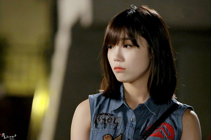 “Gây bão” với bộ phim “Reply 1997” và "Trot lovers”, Jung Eun Ji (A Pink) xếp ở vị trí thứ 2 với 38 điểm. Hiện tại, nữ ca sĩ kiêm diễn viên đang đóng bộ phim truyền hình tuổi teen “Sassy go go”.