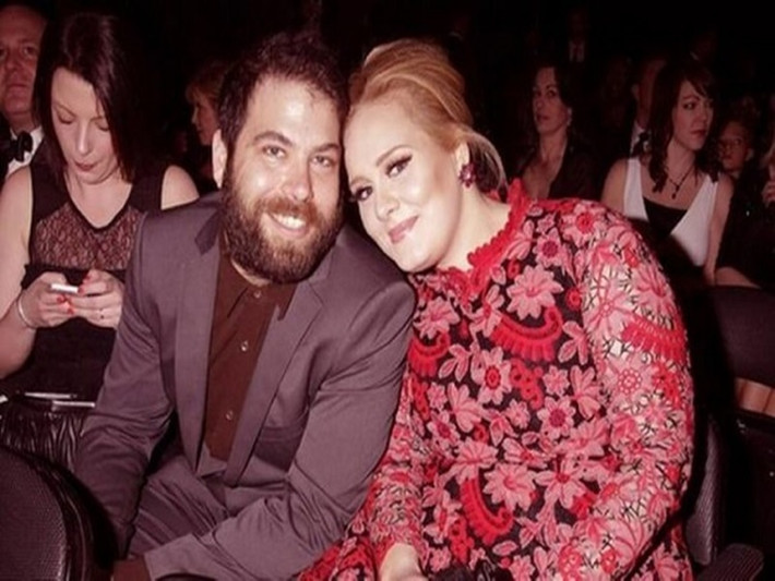 "Họa mi nước Anh" Adele kết hôn với doanh nhân Simon Konecki. Cặp đôi có một cậu con trai chung tên Angelo (sinh năm 2012). Adele nộp đơn ly dị từ 9/2019 nhưng đến đầu năm 2021 cả hai mới hoàn tất thủ tục. Ảnh: Vietnamnet.