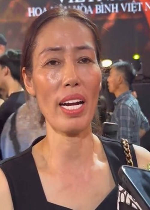 Sau khi Khánh Linh giành danh hiệu á hậu, bà Bùi Thị Ánh chia sẻ trên Tiền Phong, gia đình không hỗ trợ kinh phí nhiều cho con gái đi thi, chỉ động viên Khánh Linh về tinh thần. Ảnh: Tiền Phong.