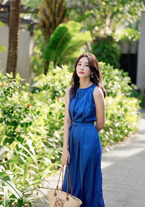 Mới đây, trên trang cá nhân Instagram, Hoa hậu Đặng Thu Thảo chia sẻ, cô mở bình luận cho mọi người tương tác nhưng sẽ xóa bỏ các bình luận mang tính tiêu cực, phán xét. Về trang cá nhân Facebook, người đẹp vẫn tắt chức năng cho người lạ bình luận.