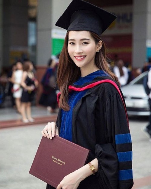 Trước khi trở thành hoa hậu, người đẹp tốt nghiệp trung cấp rồi thi liên thông lên cao đẳng. Năm 2017, Thu Thảo tốt nghiệp đại học chuyên ngành Quản trị kinh doanh.