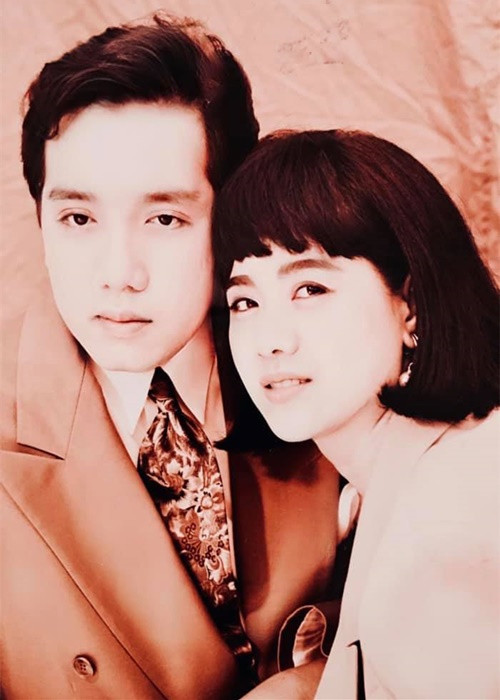 Theo Dân Trí, khi quyết định đi đến hôn nhân với bà Lệ Hoa, Elvis Phương 37 tuổi, từng trải qua 2 đời vợ và có con riêng. Ảnh: Vietnamnet.