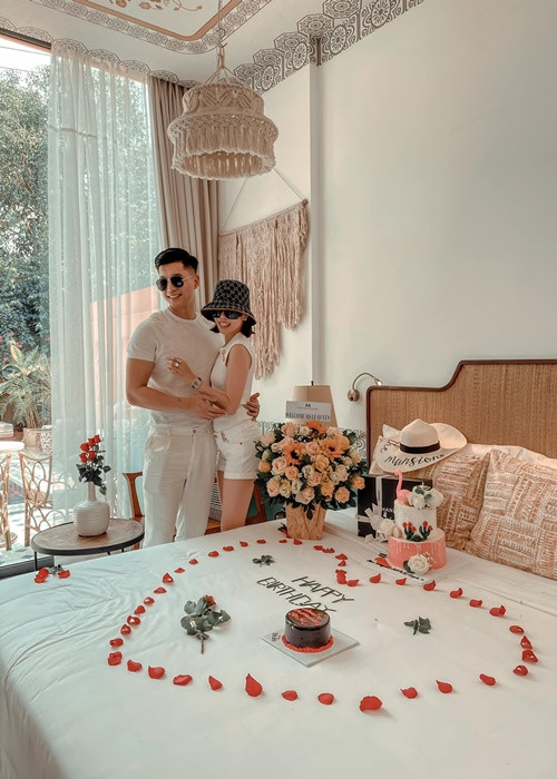 Một người bạn của Lệ Quyên cho biết, Lâm Bảo Châu lo lắng cho chuyện tổ chức sinh nhật cho nữ ca sĩ.