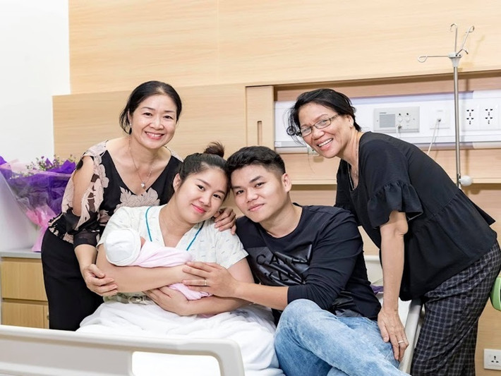 Trước sự phản đối của mẹ Trung Kiên, Lê Phương nói với bà: "Con chỉ yêu con trai của mẹ và điều đó không có gì là sai trái. Và khi con có những thứ gì, con cũng sẽ dành hết cho Trung Kiên". Cuối cùng, tình yêu và sự chân thành của Lê Phương khiến mẹ của Trung Kiên mềm lòng và đồng ý. Ảnh: FB Lê Phương