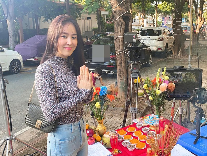 Nữ diễn viên cảm thấy mình may mắn khi có một người mẹ chồng tâm lý và tình cảm. Ảnh: FB Lê Phương