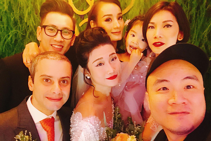 Xuân Lan còn đưa con gái của mình đến dự tiệc cưới của Kha Mỹ Vân.