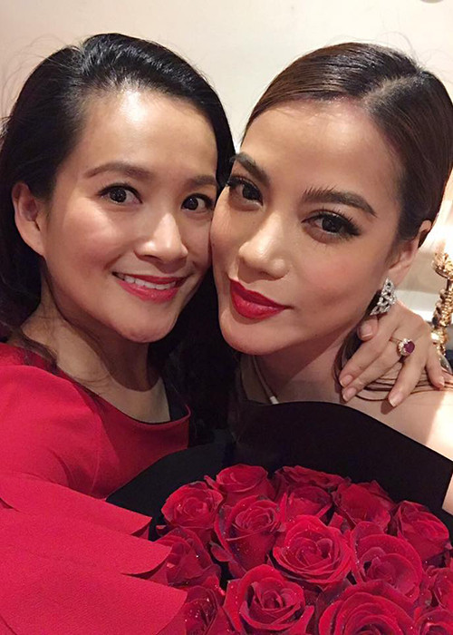 Bà xã Bình Minh dự tiệc sinh nhật của Trương Ngọc Ánh. Cả hai vốn thân thiết trong những năm qua.
