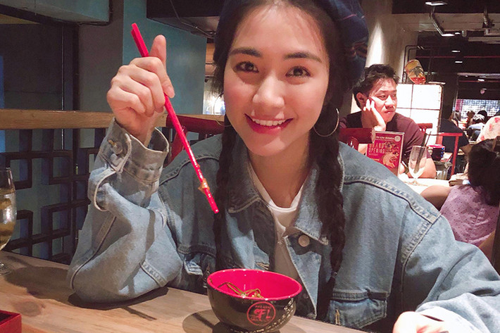 Hòa Minzy rạng rỡ khi đi ăn là một trong những tin tức sao Việt trong ngày 13/11.
