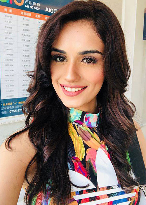 Tháng 6/2017, Manushi Chhillar đăng quang cuộc thi Hoa hậu Ấn Độ. Sau đó, cô được cử đi tham gia Hoa hậu Thế giới 2017.