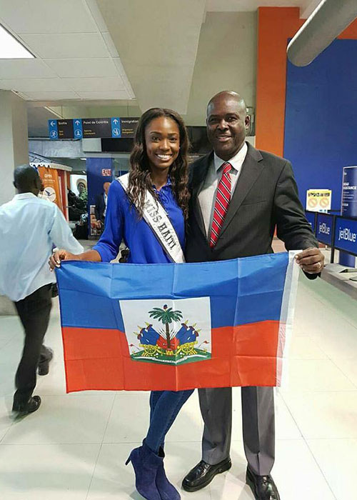 Thí sinh đến từ Haiti cũng đang đáp chuyến bay đến Mỹ tham dự đấu trường nhan sắc quốc tế.