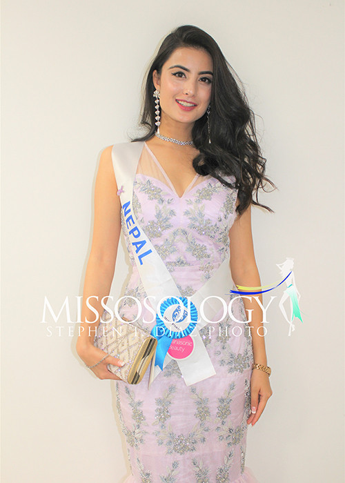 Chuyên trang sắc đẹp Missosology dự đoán người đẹp Niti Shah đến từ Nepal sẽ lọt top 5 cuộc thi Hoa hậu Quốc tế 2017. Nhiều chuyên gia sắc đẹp khuyên Niti nên sử dụng Instagram để tạo ra sức ảnh hưởng hơn.