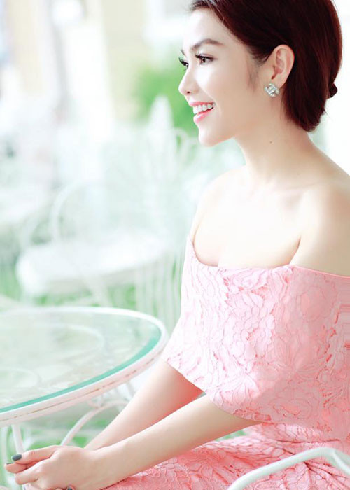 Thoải mái chia sẻ về công việc diễn xuất, làm MC, lồng tiếng nhưng Kim Hạnh khá kín tiếng về đời tư. Ảnh: FBNV