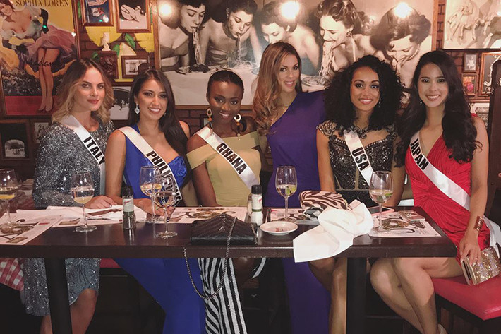 Hoa hậu Hoàn vũ Thế giới 2017 - Miss Universe 2017 chỉ diễn ra trong 2 tuần nhưng một số thí sinh đã mang đến 12 vali hành lý thi đấu. Ảnh: Missosology