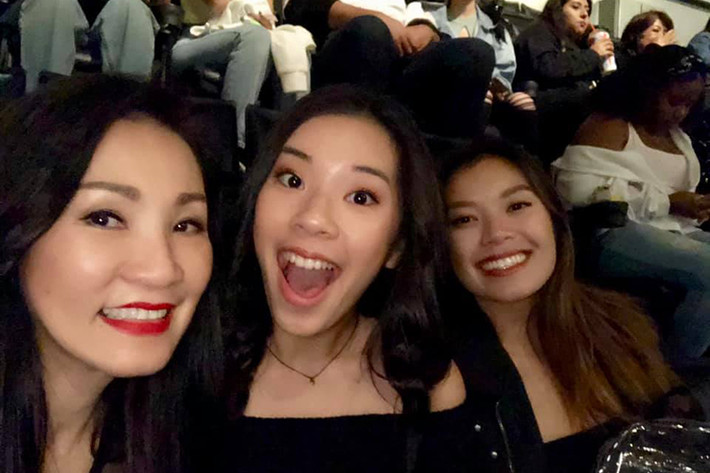 Có ngoại hình xinh đẹp nhưng hai cô con gái của Hồng Đào chưa có ý định bước chân vào showbiz.