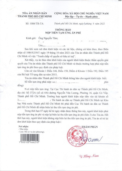 Nguyễn Tâm đã yêu cầu Yeah1TV tháo gỡ trailer phim, dừng phát hành trên Youtube đồng thời công bố việc mình là đạo diễn, nhà sản xuất và tác giả kịch bản phim “Nơi nào cho tình yêu”. Nguyễn Tâm cho rằng Vũ Luân Entertainment đã sử dụng phim chưa hoàn chỉnh để xử lý hậu kỳ, sửa đổi tựa đề phim từ “Nơi nào cho tình yêu” thành “Hạnh phúc bay xa” rồi phát hành trên Youtube cá nhân. Do vậy, Nguyễn Tâm khởi kiện Vũ Luân Entertainment hành vi này xâm phạm quyền tác giả, tác phẩm, ảnh hưởng uy tín, danh dự của anh; khởi kiện Công ty Kiến Vàng vi phạm nghĩa vụ bảo vệ bí mật thông tin theo cam kết tại Điều 5 hợp đồng. Nguyễn Tâm ủy quyền luật sư Phạm Trung Hiếu tiến hành khởi kiện, yêu cầu Công ty Kiến Vàng và Vũ Luân Entertainment liên đới chịu trách nhiệm bồi thường thiệt hại về danh dự, uy tín của mình với số tiền 20 tỷ đồng, trả một lần ngay sau khi bản án có hiệu lực pháp luật. Ảnh: Pháp luật Việt Nam