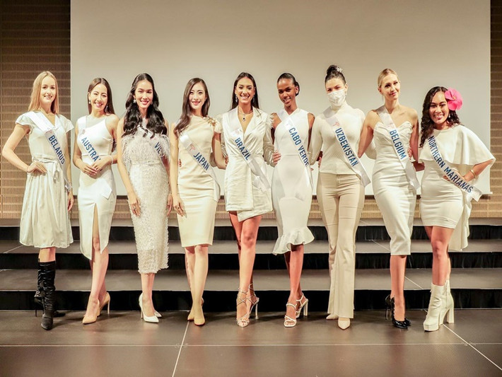 Á hậu Phương Anh (thứ ba bên trái) bắt đầu tham gia các hoạt động của cuộc thi Miss International 2022 - Hoa hậu Quốc tế 2022. Mới đây, đại diện Việt Nam trượt giải phụ đầu tiên. Cụ thể, giải Miss Visit Japan Tourism Ambassador - Đại sứ Du lịch vừa được trao cho đại diện Tây Ban Nha. Ảnh: BTC