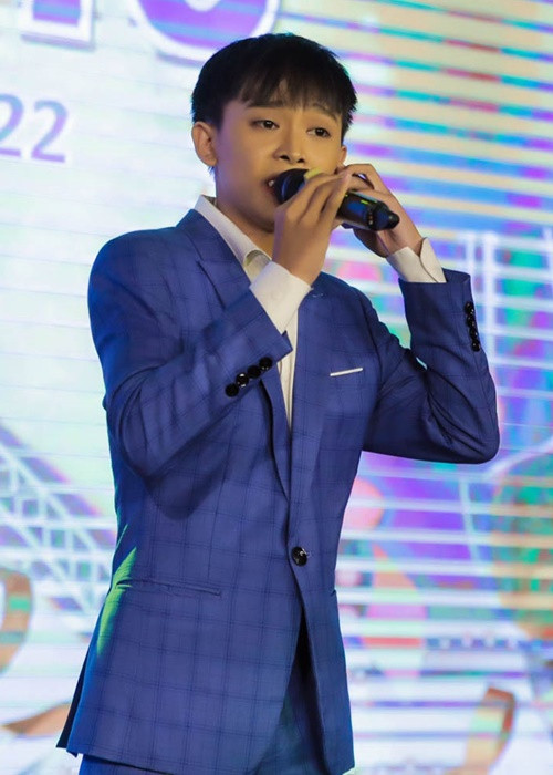 Theo người đại diện truyền thông của Hồ Văn Cường, mức cát-sê của nam ca sĩ hiện tại khoảng 200 triệu đồng/show. Với mức cát-sê này, Hồ Văn Cường sẽ hát hơn chục bài. Ảnh: Dân Việt