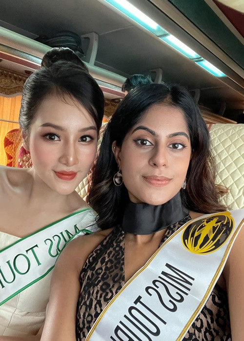 Hương Ly ghi điểm bởi sự thân thiện ở cuộc thi. Ảnh: FBNV