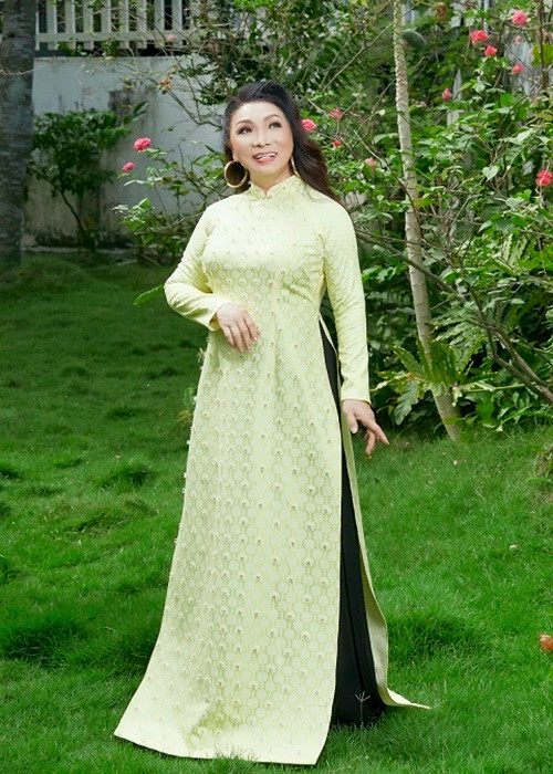 Người chồng thứ hai giúp nghệ sĩ Bạch Tuyết được sống trọn với đam mê cải lương. Ngoài ra, bà cho biết, bản thân luôn được chồng đối xử nhẹ nhàng, chăm sóc chu đáo. Ảnh: Vietnamnet