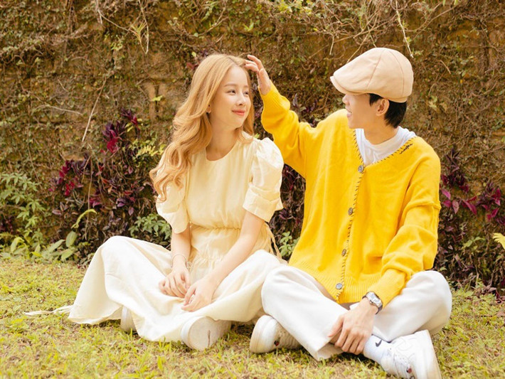 Hồng Thanh chia sẻ Mie là tất cả với anh. Nam diễn viên thường đưa bạn gái đi diễn và ngắm nhìn cô chơi nhạc. Trên trang cá nhân, ngoài hình ảnh bên Mide, Hồng Thành còn dành cho bạn gái những lời ngọt ngào.
