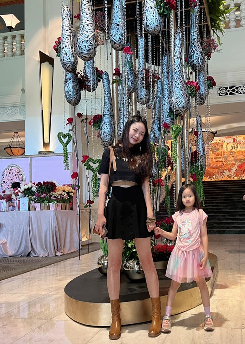 Phan Như Thảo tự tin mặc croptop khoe eo thon gọn sau khi giảm cân thành công. Ảnh: FBNV