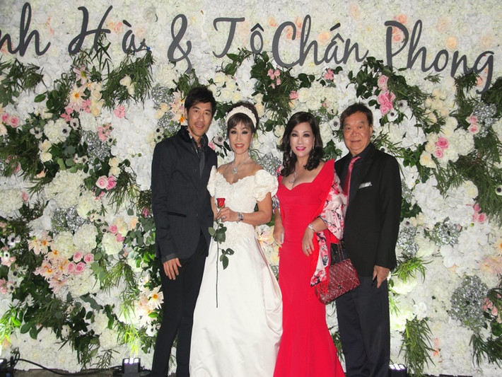 Khánh Hà không ngại đi chợ ở Mỹ tìm nguyên liệu nấu các món ăn Việt cho Tô Chấn Phong. Ảnh: Vietnamnet