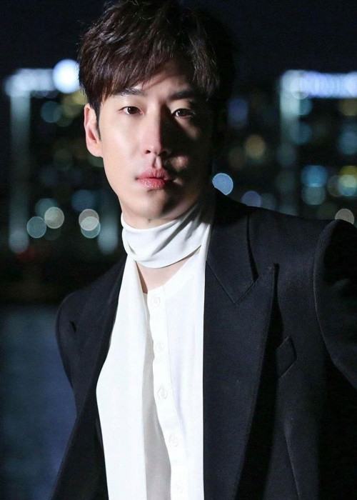 Trong chương trình Running man, Lee Je Hoon chia sẻ: "Trong quá khứ, tôi rất thích một cô gái, nhưng cô ấy không cho tôi biết cô ấy cảm thấy thế nào về tôi. Vì cái tôi của một người đàn ông, tôi đã nói dối rằng tôi không thích cô ấy”. Ảnh: Instagram