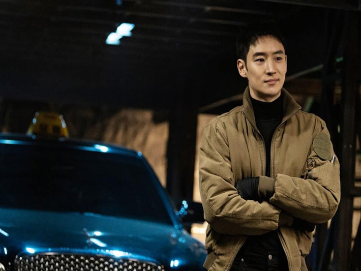 Lee Je Hoon đóng chính phim “Taxi driver 2”. Nhân vật của tài tử là “người hùng taxi’ Kim Do Gi. Ảnh: Vietnamnet