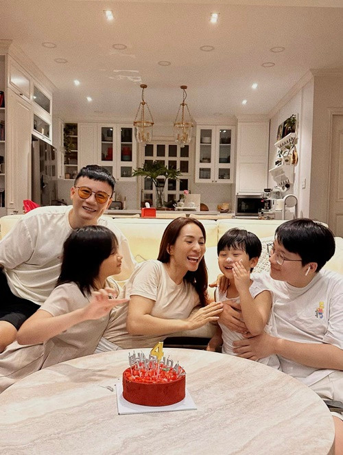 Vợ Hoàng Bách cho biết, Tê Giác không mê mạng xã hội. Ảnh: FBNV.