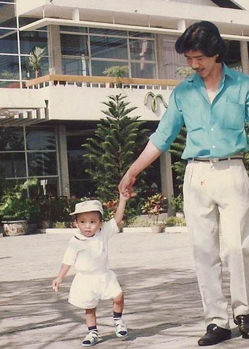 Bạch Công Khanh chúc mừng ngày của Ba: “Con chúc ba của con cùng những người cha trên toàn thế giới luôn mạnh khỏe và bình an trong cuộc sống! Cầu mong ba mẹ sống đời với con".