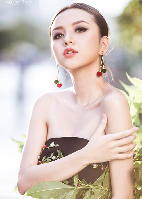 Thảo Vy sinh năm 1996, sở hữu gương mặt xinh đẹp, chiều cao 1m75.