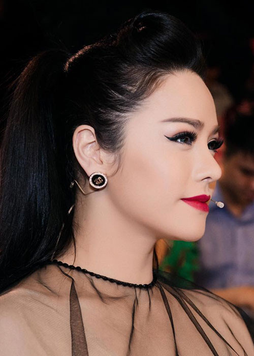 Nhật Kim Anh khoe nhan sắc mặn mà.