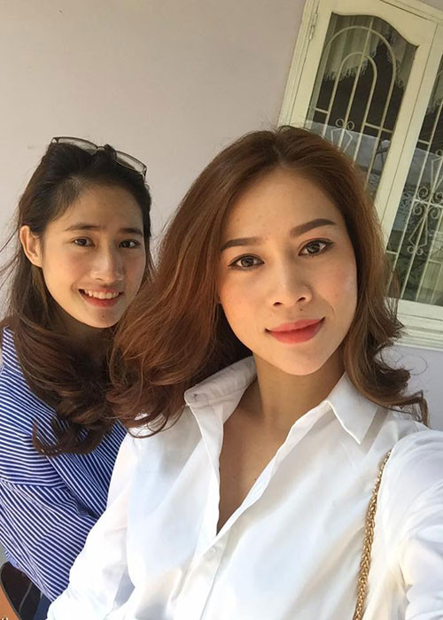 Cô nàng sinh năm 1998 rất thân thiết với chị gái Hà Chiêu.