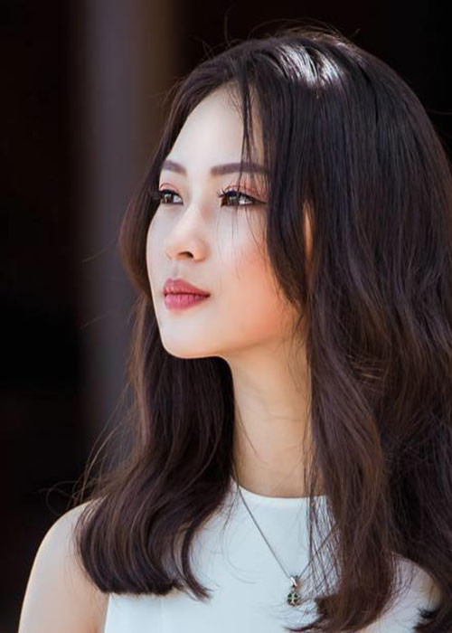 Giống hai người chị gái nổi tiếng, Khánh Linh cũng sở hữu nhan sắc xinh đẹp. Ảnh: FBNV