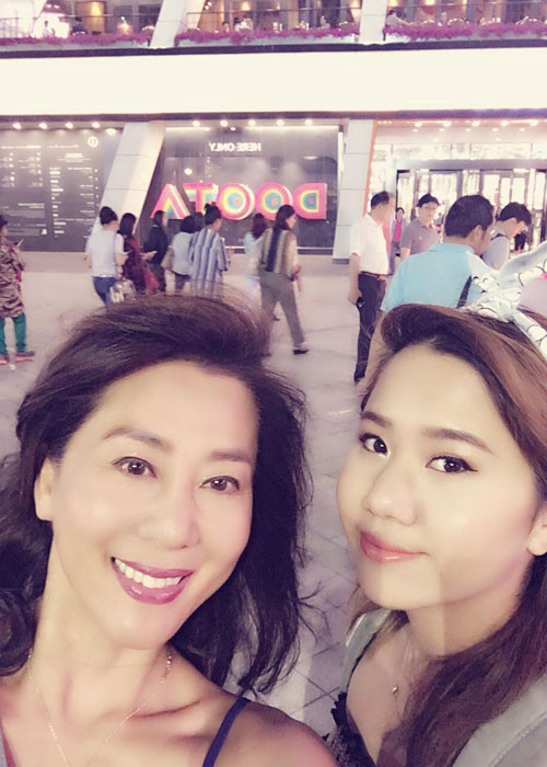 Hình ảnh con gái Kỳ Duyên bên mẹ trong chuyến du lịch Hàn Quốc nhận được sự chú ý của cư dân mạng.