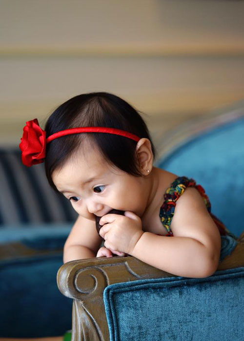 Bé Viann hiện đã được 8 tháng tuổi. Cô nhóc được sinh ra khi Hoa hậu Hà Kiều Anh ở độ tuổi 39.