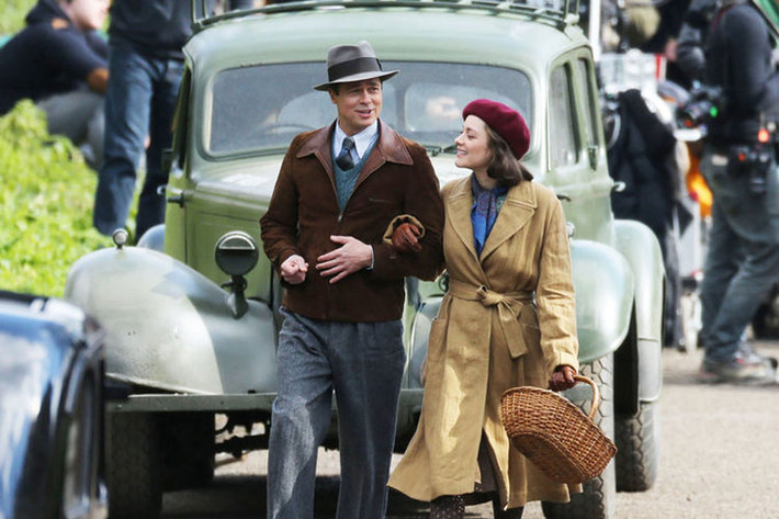 Năm nay, nữ diễn viên sinh năm 1975 tham gia bom tấn “Allied”, đóng cặp với tài tử Brad Pitt. Cách đây không lâu, Marion Cotillard và Brad Pitt vướng nghi vấn phải lòng nhau trên phim trường. (Ảnh: Instyle)